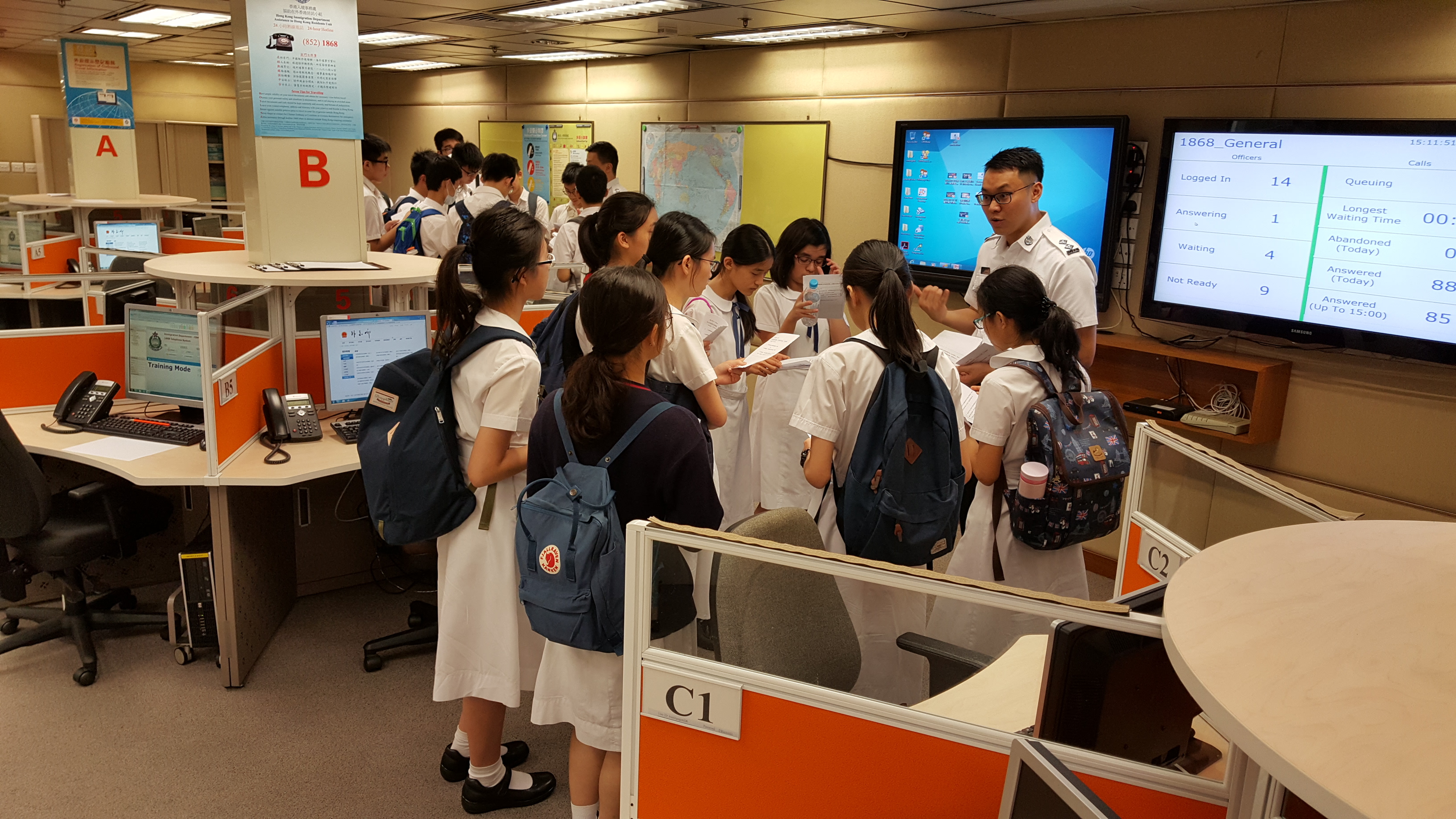 参观入境事务处协助在外香港居民小组