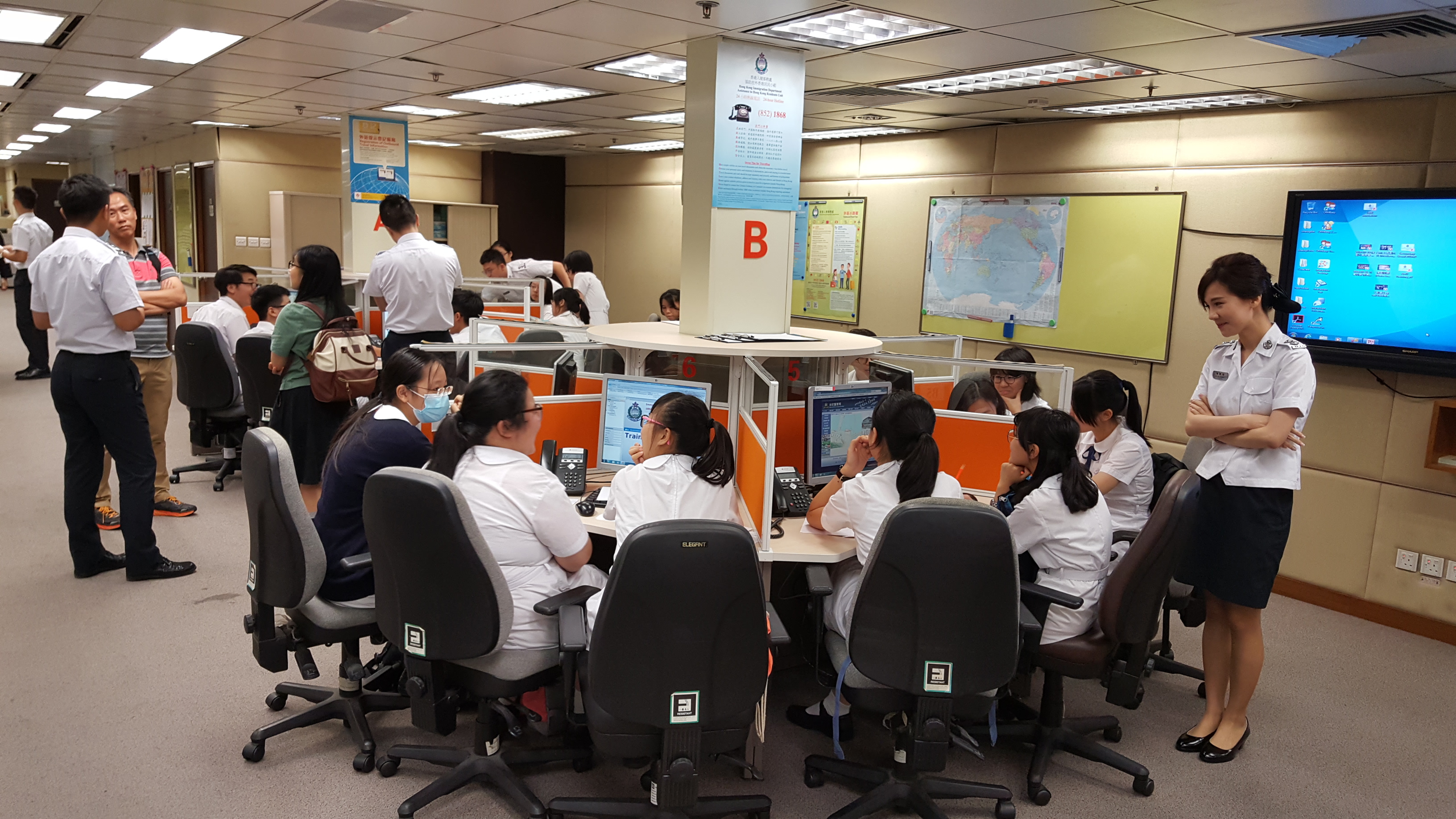 参观入境事务处协助在外香港居民小组