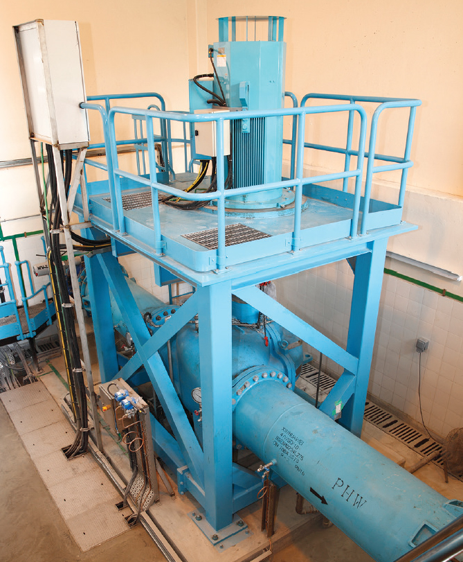首台水力发电机已于2013年投产，所产生的电力用于滤水厂内设施。