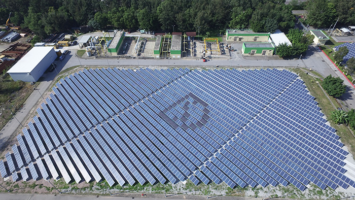 小蚝湾污水处理厂的太阳能发电场。